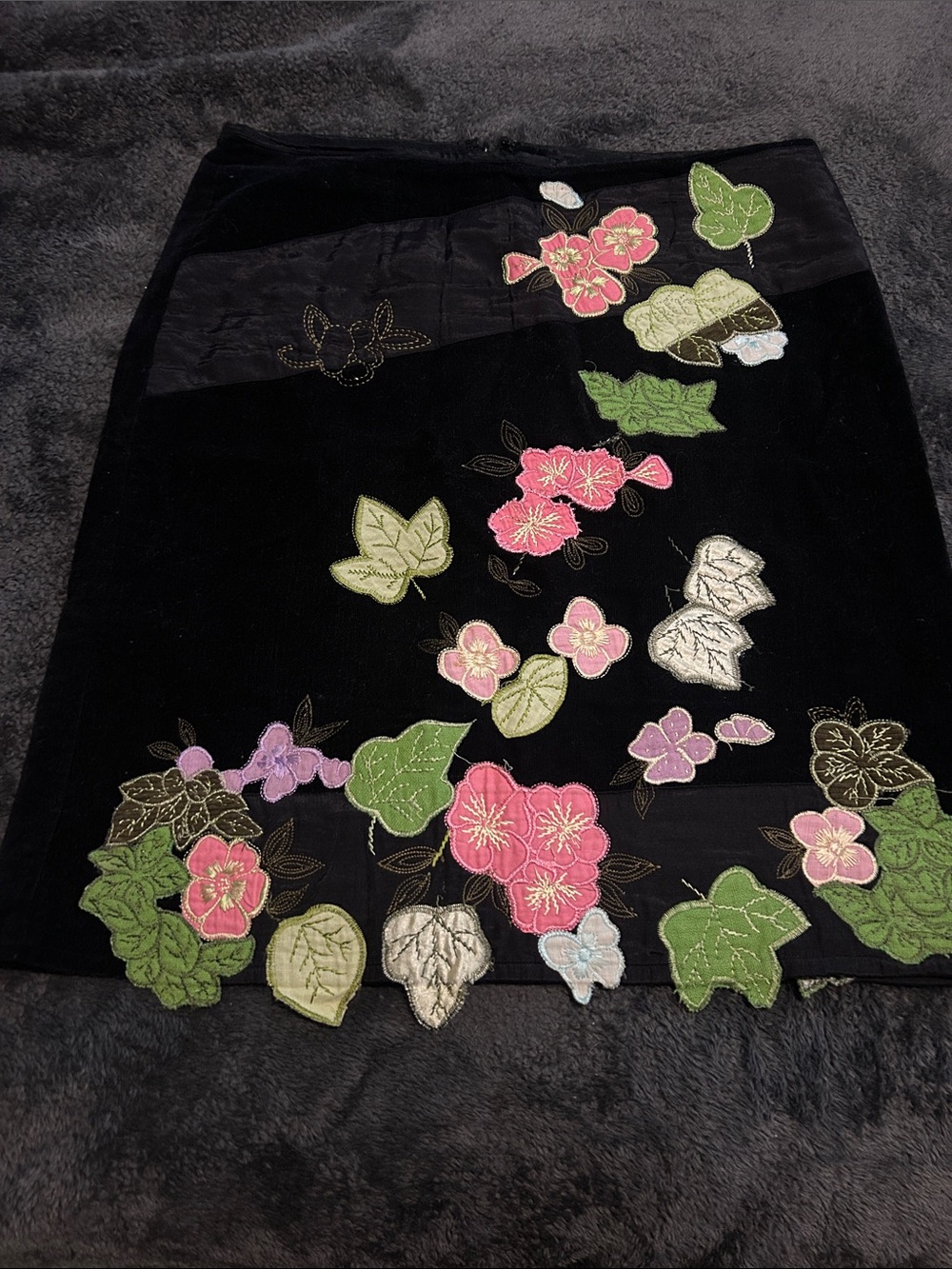 Persaman New York Black Velvet Floral Appliqué Skirt